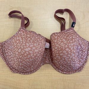 Victoria’s Secret lines perfect coverage bra